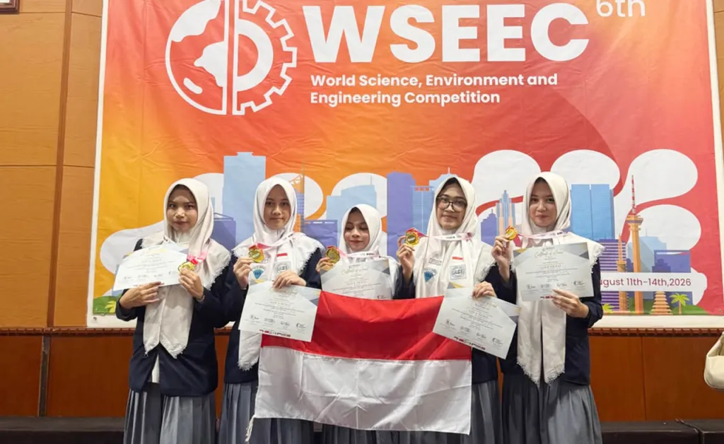 Siswa SMA Al Hikmah Surabaya Raih Gold Medal WSEEC 2026