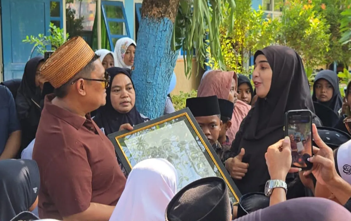 Pernah Jualan Pulpen, Haji Her Kini Bantu Rehab Sekolah Rusak di Pamekasan