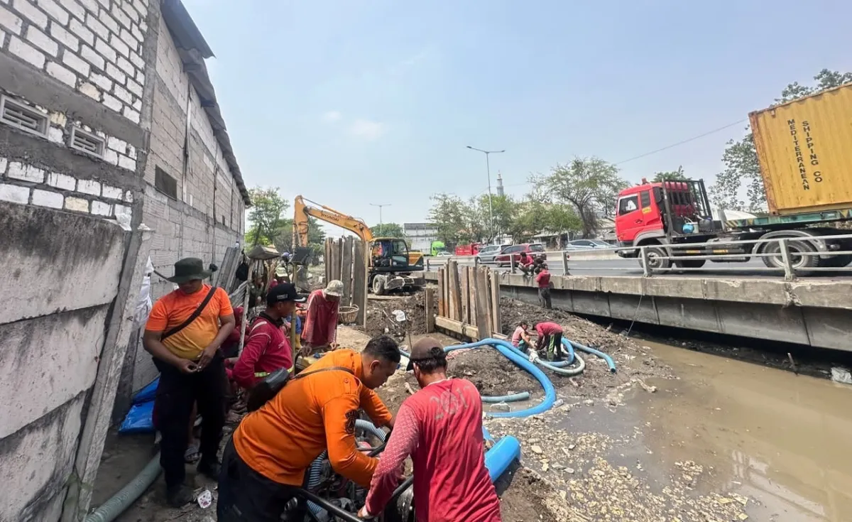 Ketika Petrokimia Gresik dan Pemkot Surabaya Bahu-membahu Atasi Kebocoran Pipa di Tambak Mayor