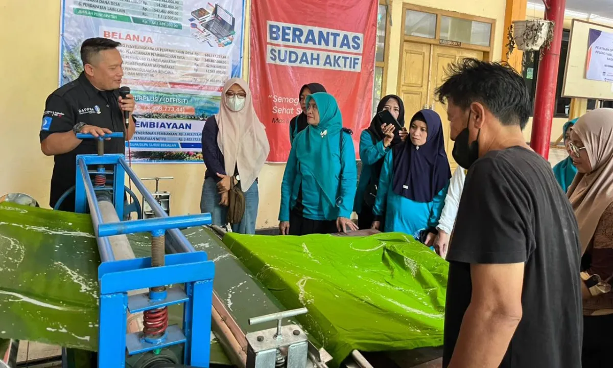 Dosen UNIBA dan Unitomo Dampingi Batik Inklusi dan PKK Kedungdowo Situbondo