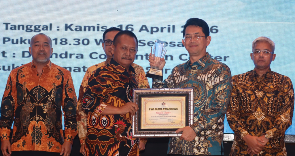 Dirut Bank Jatim Raih Penghargaan PWI Jawa Timur