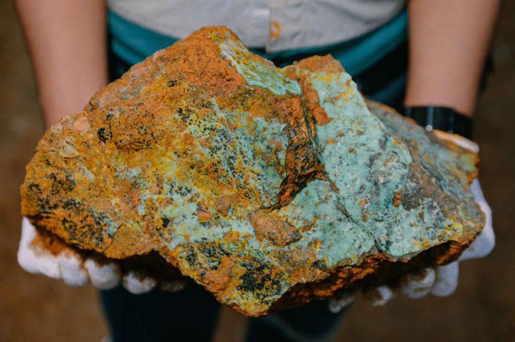 MDKA Temukan Cadangan Raksasa, Umur Tambang Kian Panjang