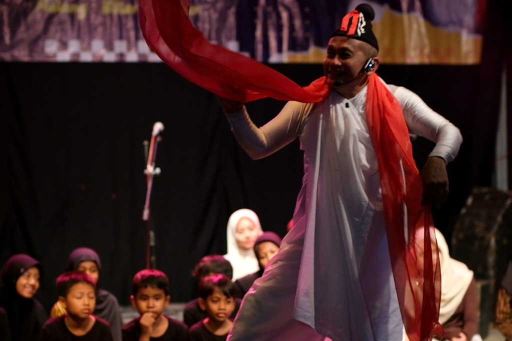 Pentas Ludruk Besutan di Nganjuk, Anak-Anak Tampil Percaya Diri di Rumah Ilalang