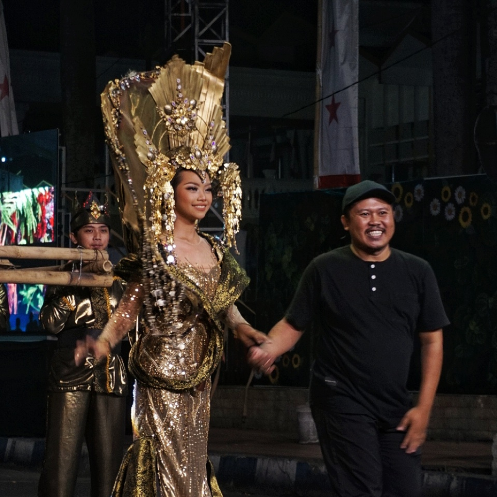 Kisah Inspiratif Seorang Irhamni Afendi, Kreator Lokal Jember di Balik Puluhan Kostum JFC 2026