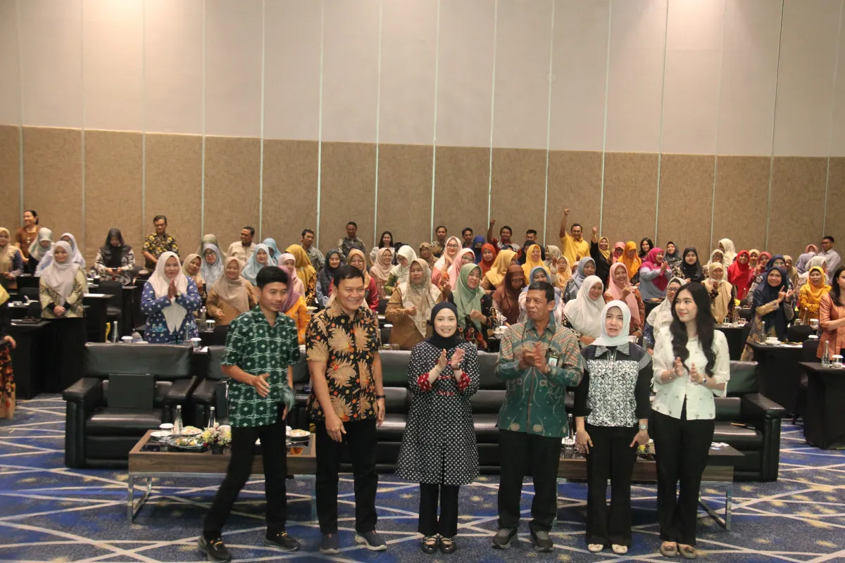 Adela Kanasya Adies Sosialisasikan Pengelolaan Dana BOSP kepada Kepala Sekolah di Surabaya