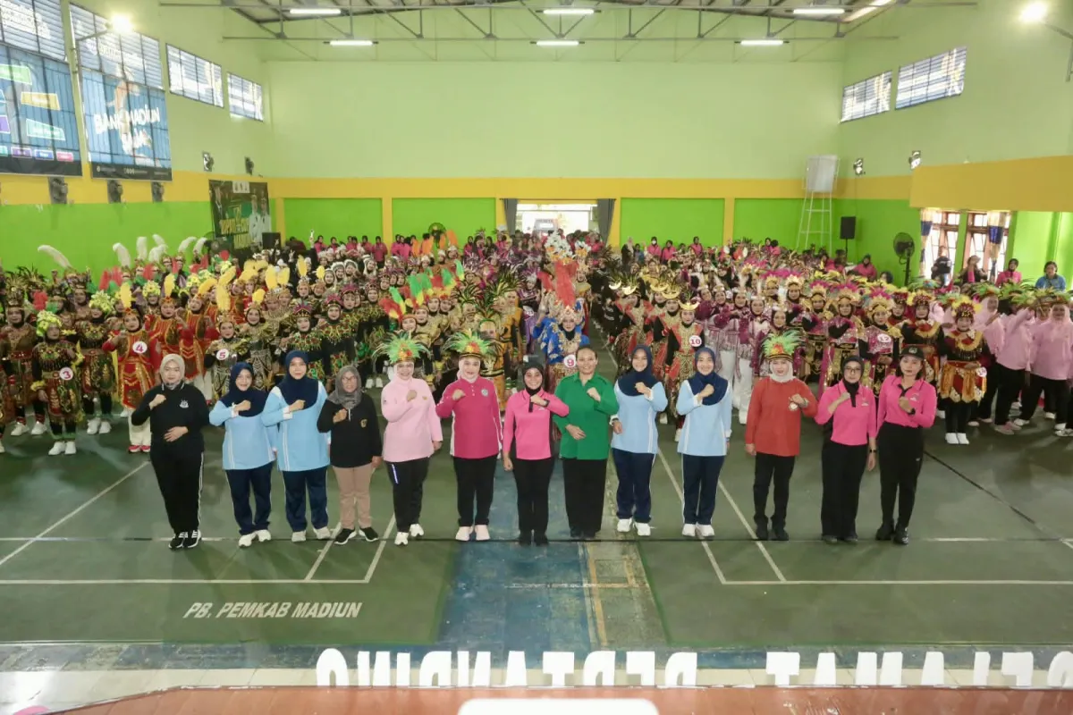 Lomba Senam Kreasi Warnai HKGB ke-74 Bhayangkari Madiun, Polwan Raih Juara 1