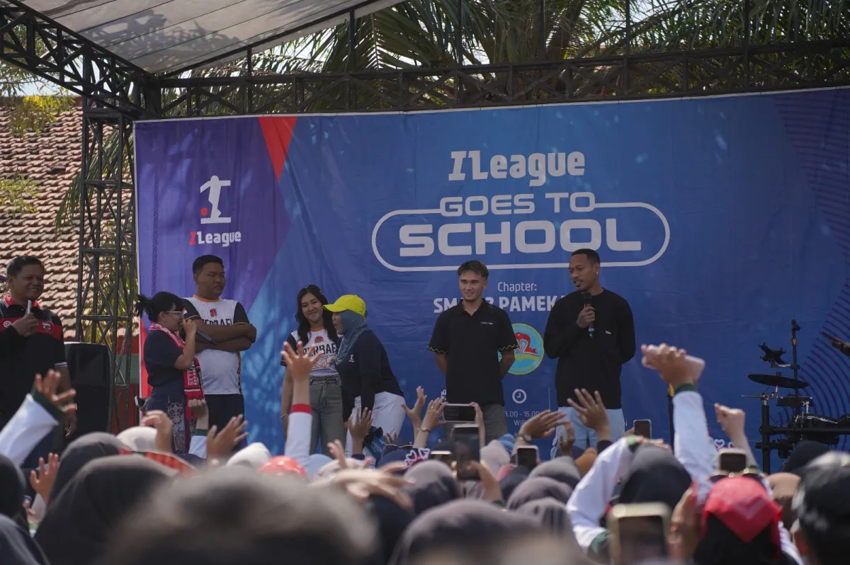 Jessey Wehrmann dan Giovani Numberi Sapa Seribu Lebih Pelajar SMAN 2 Pamekasan