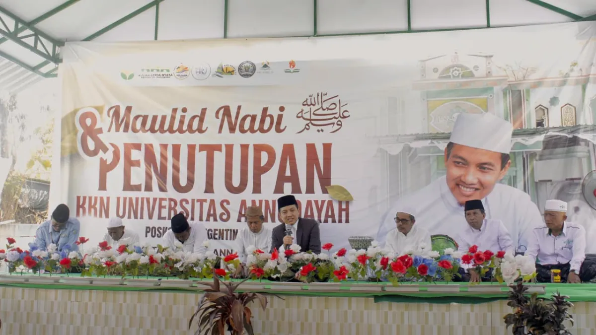 Satukan Alumni dan Mahasiswa, KH Muhammad Ali Fikri Beri Pesan Mendalam pada Penutupan KKN UA di Giligenting