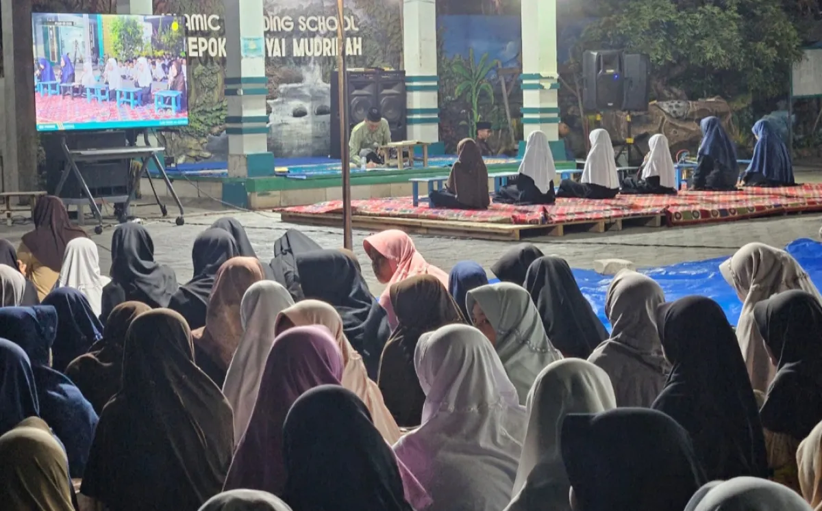 Menikmati Merdu Lantunan Ayat Suci Quran Saat Puluhan Santri Kyai Mudrikah Kembang Kuning Setor Hafalan