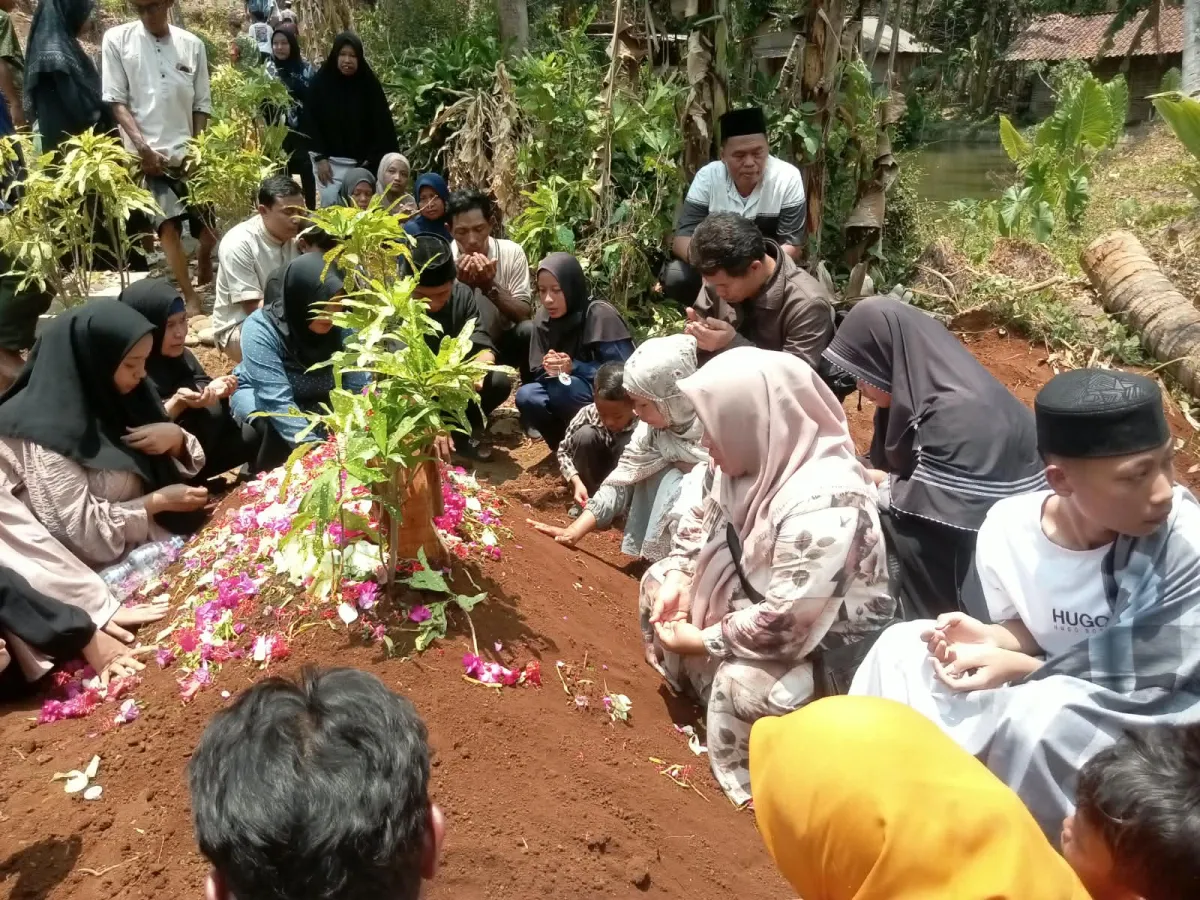 Tangis Pecah Saat Jenazah Marsiti Korban KM Virgo Transport Tiba di Rumah Keluarga