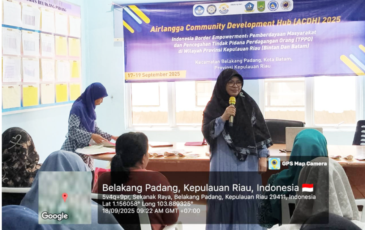 Pemberian materi sesi 1 tentang obat tradisional di  acara kegiatan Pengmas ACDH 2025. Foto/Ayojatim