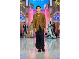 Acara yang digelar pada Sabtu (15/3/2025) ini menjadi ajang bergengsi yang mempertemukan desainer, pelaku industri fashion, dan pecinta mode muslim dalam satu panggung inspiratif.