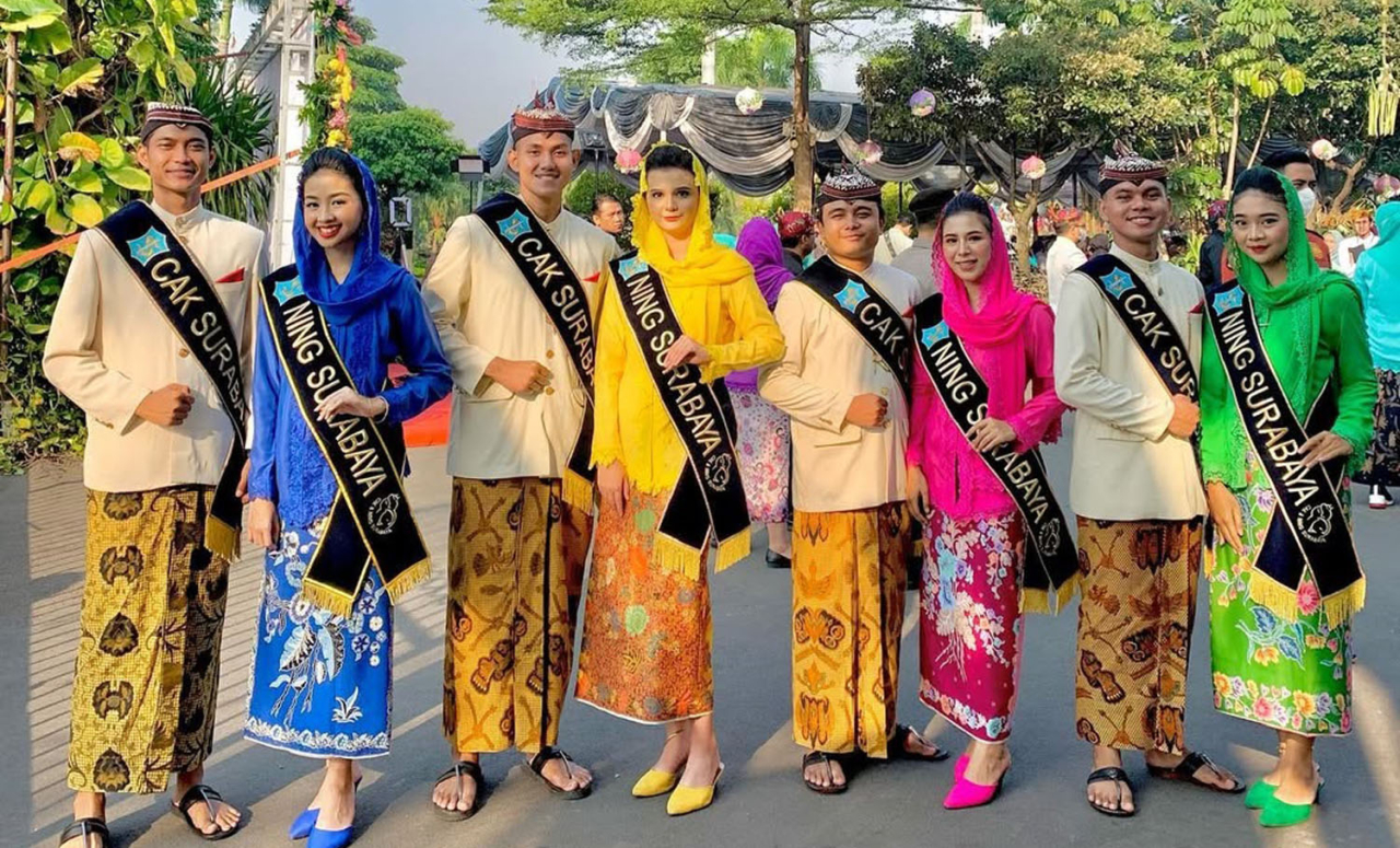 Nabilah Rosianawati bersama Paguyuban Cak dan Ning Surabaya.